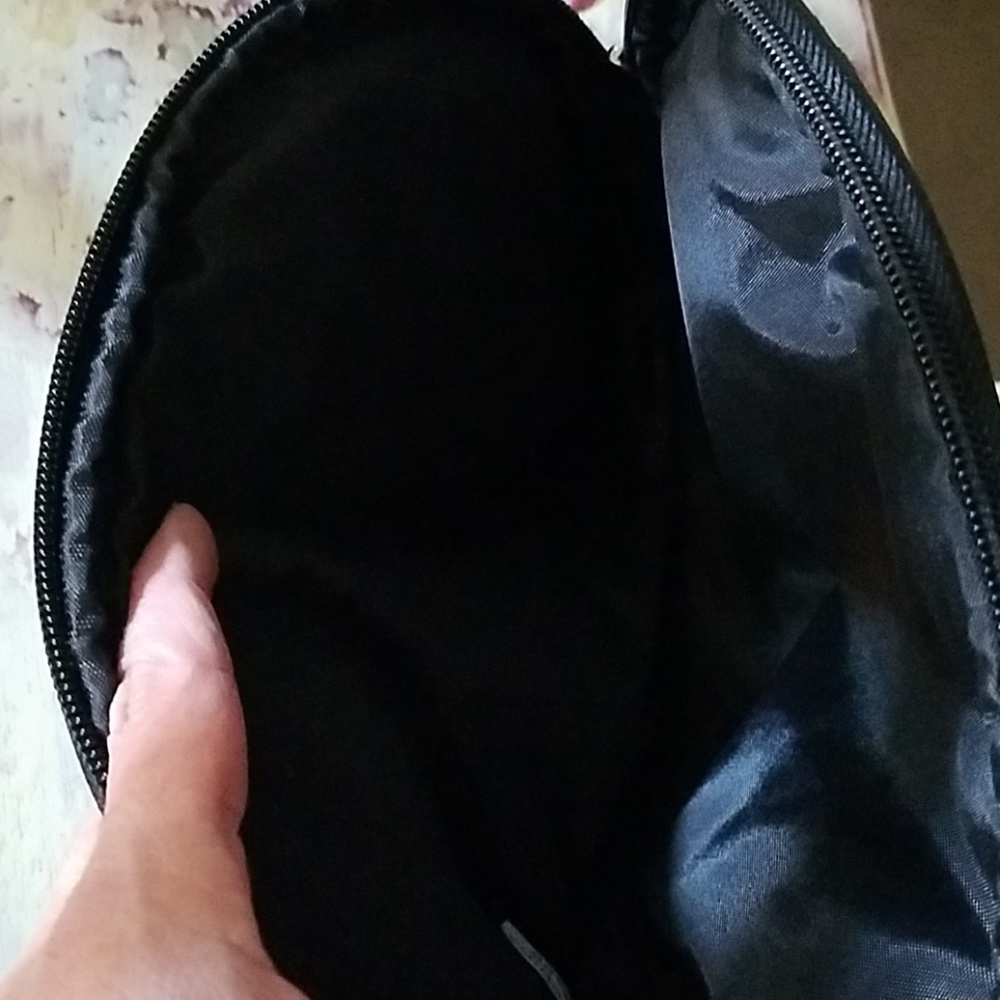 Models Makeup Bags - Picture 6 of 6